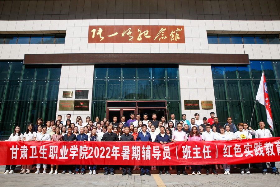 圖2  張一悟紀(jì)念館前合影_調(diào)整大小.jpg