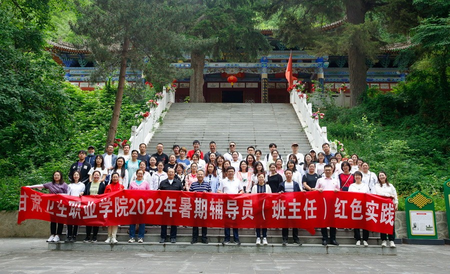 圖4 爬山比賽前合影_調(diào)整大小.jpg