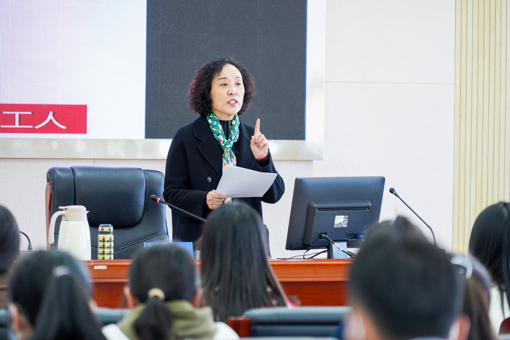 2-2023年3月6日   黨委副書記、校長任暉為全校團員干部講授開學(xué)第一課 (9)_調(diào)整大小.jpg