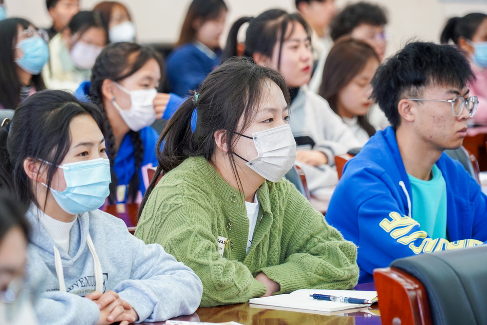 5-2023年3月6日   黨委副書記、校長任暉為全校團員干部講授開學(xué)第一課 (10)_調(diào)整大小.jpg